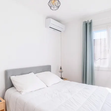 דירה Charming Flat In With Balcony *