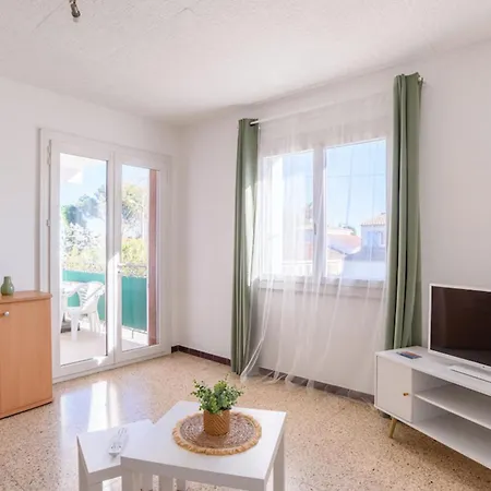 Daire Charming Flat In With Balcony Hyères